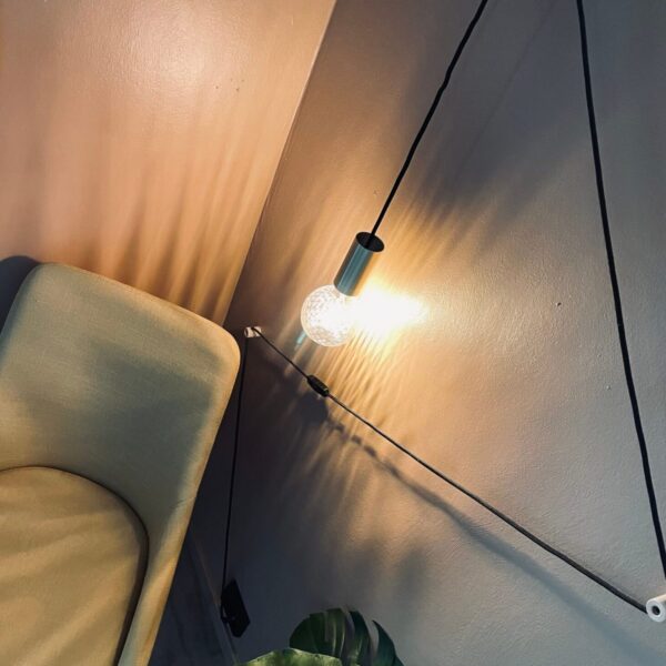 Drapering treverk – V krok oppheng til lampe for tak og vegg - Bilde 4