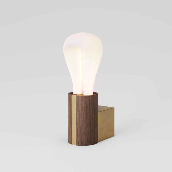 Edda - Eik og Messing Vegglampe
