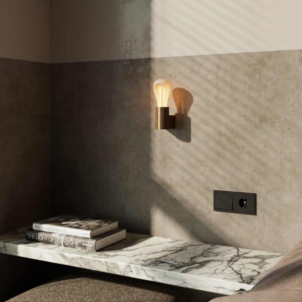 Alternative view of Edda - Eik og Messing Vegglampe