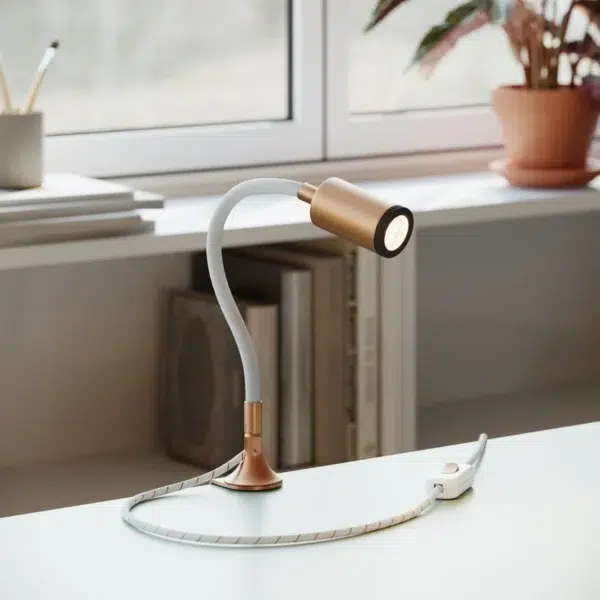 Alternative view of Mag-I Spot bordlampe med bordklemme - Børstet Kobber
