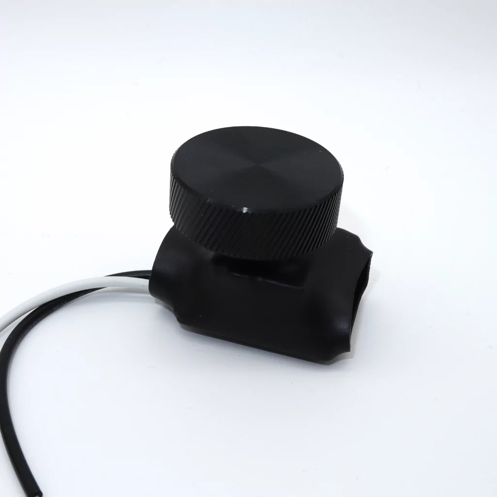 Kompakt Mini Dimmer – Sort riflet ALU. For innbygging. LED/Halogen. 230V